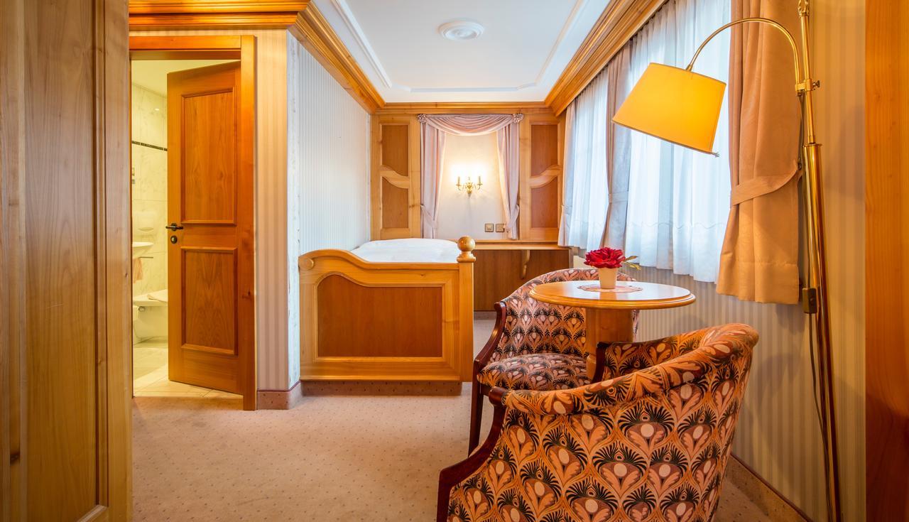 Hotel Olympia Саас-Алмагел Екстериор снимка